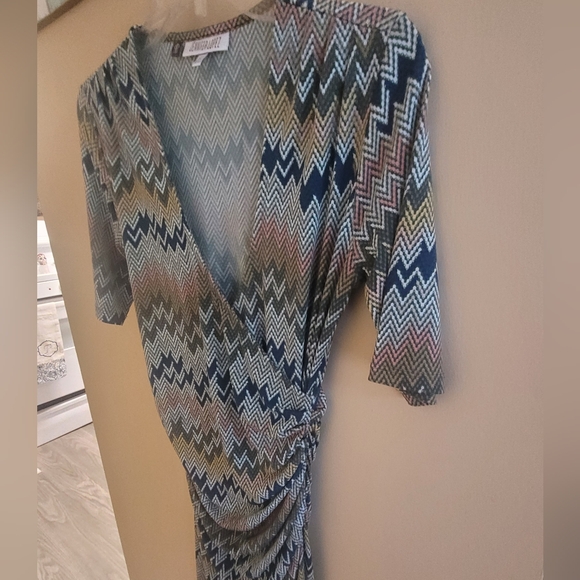 Fun Flattering Fit Jennifer Lopez Dress Size Small - Picture 2 of 6